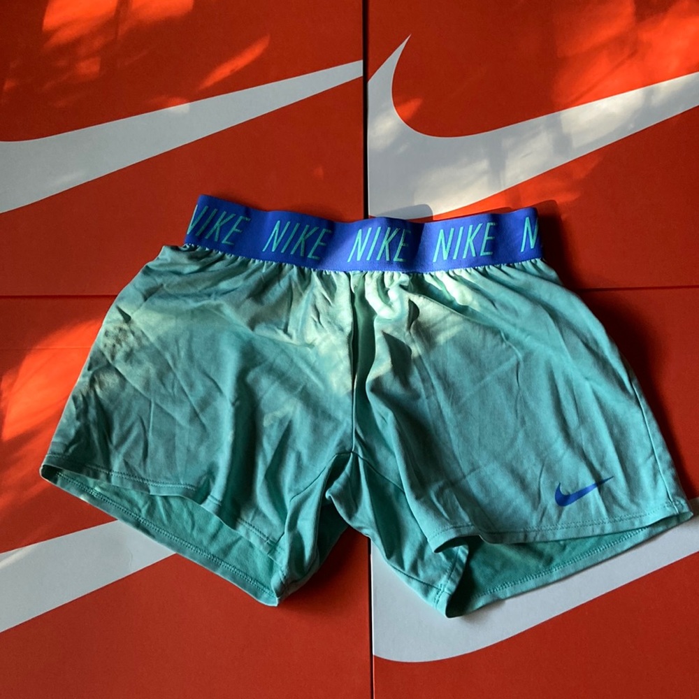 Nike shorts green